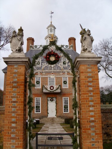 Front gate leading to the Palace. 
