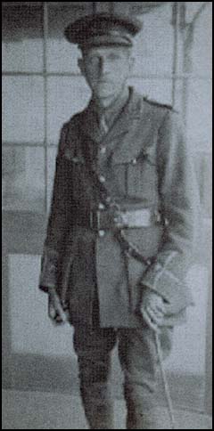 A.A. Milne on the Western Front 1916. [Image courtesy Spartacus.Schoolnet.co.uk]