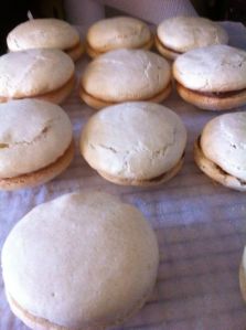 Assembled macaroons. 