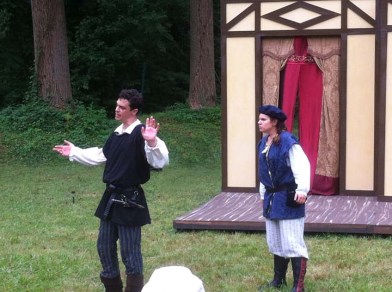 Ian Blackwell Rogers (Hamlet) and Jess Behar (Rosencrantz). 