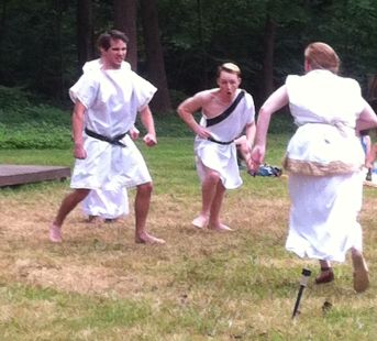 Demetrius and Lysander protect Helena from Hermia.