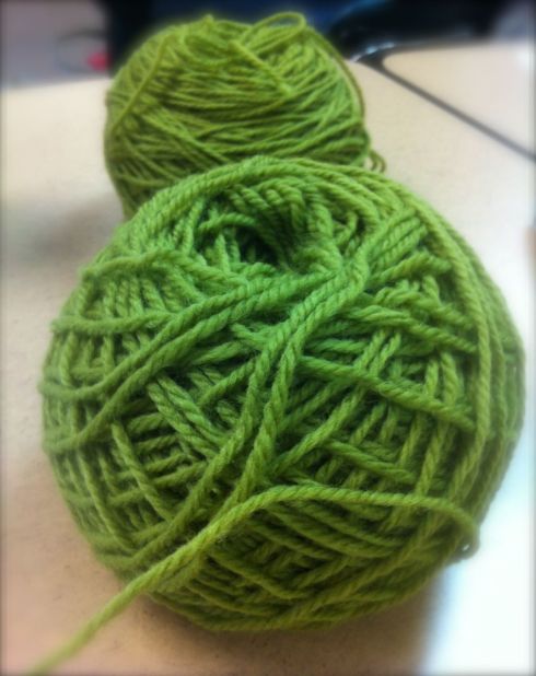 Green wool always calls to me. I've made an afghan in shades of the stuff and I still love it. Maybe it is the Irish in me. And since I choose this wool for my Aran class I was feeling doubly blessed by the Emerald Isles.